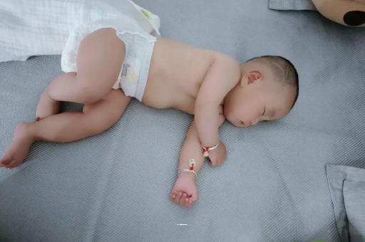 双峰怀孕多久肚子会胀气